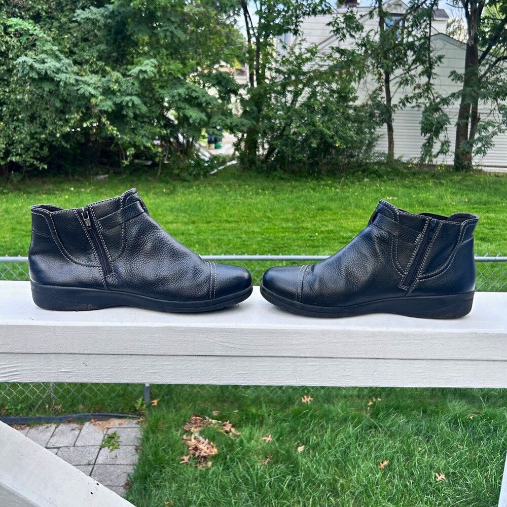 Clarks Women’s Black Leather Ankle Boots Size 9 Side Zip Buckle Comfort Shoes